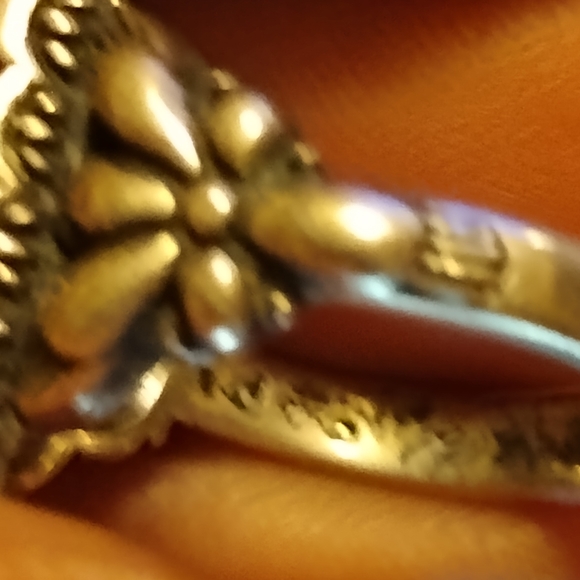 Beautiful Ring - Picture 3 of 4